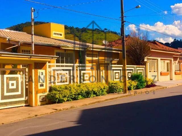 #3825 - Casa para Venda em Divinolândia - SP